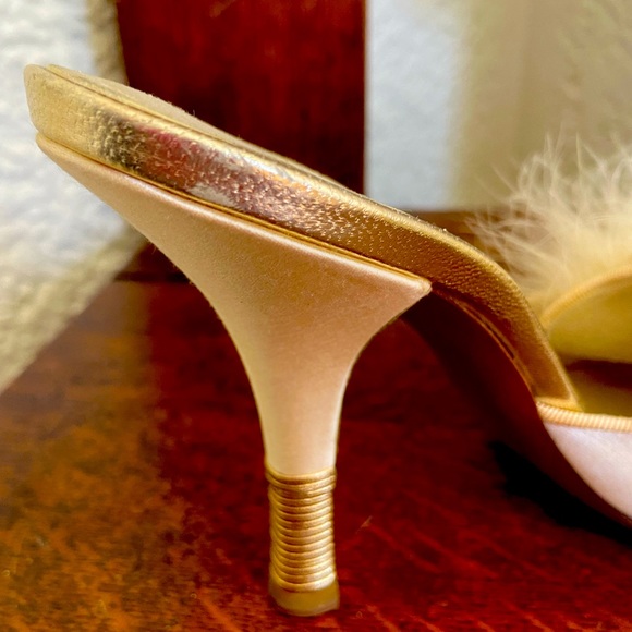 Louis Vuitton Yellow Silk Heels w/ Yellow Ostrich Feather & Velvet Bow - Picture 4 of 8